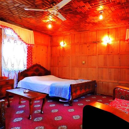 Raja'S Palace Houseboat - Kashmir Срінагар Номер фото